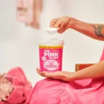پودر لکه‌ بر لباس پینک استاف Oxi Powder Colours مخصوص لباس‌ های رنگی وزن ۱۰۰۰ گرم